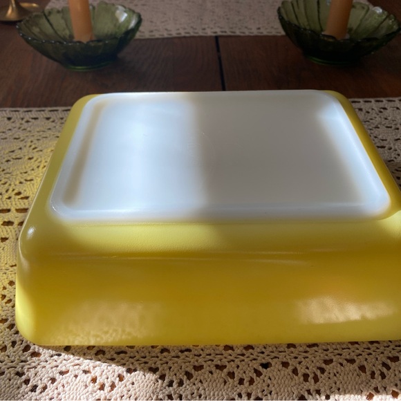 Vintage Pyrex Dish - Picture 4 of 5